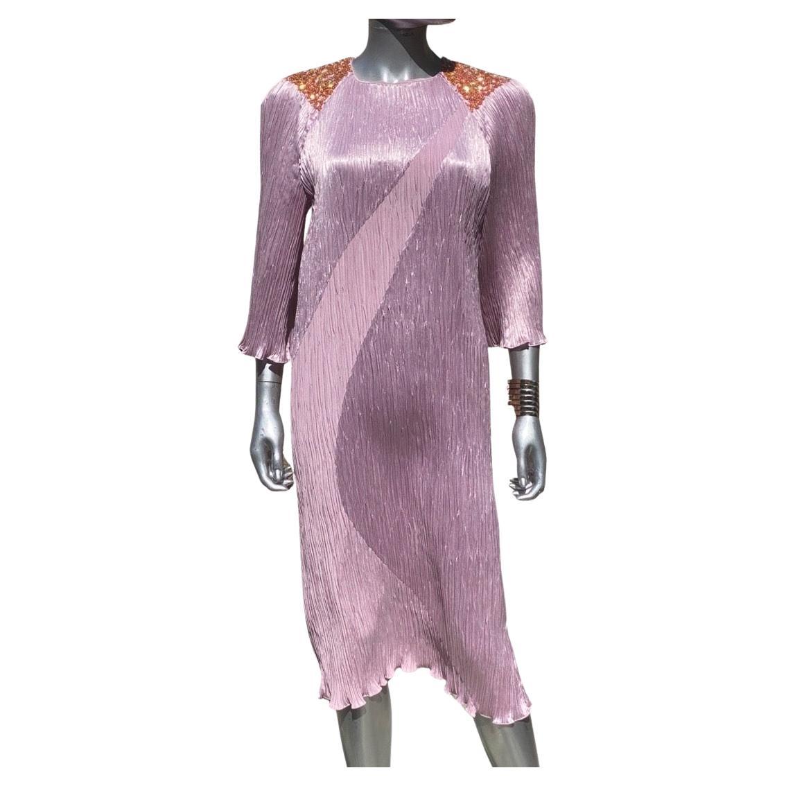 Morton Miles Fortuny Vestido Chemise plisado con detalles de cuentas color lavanda talla 8 en venta