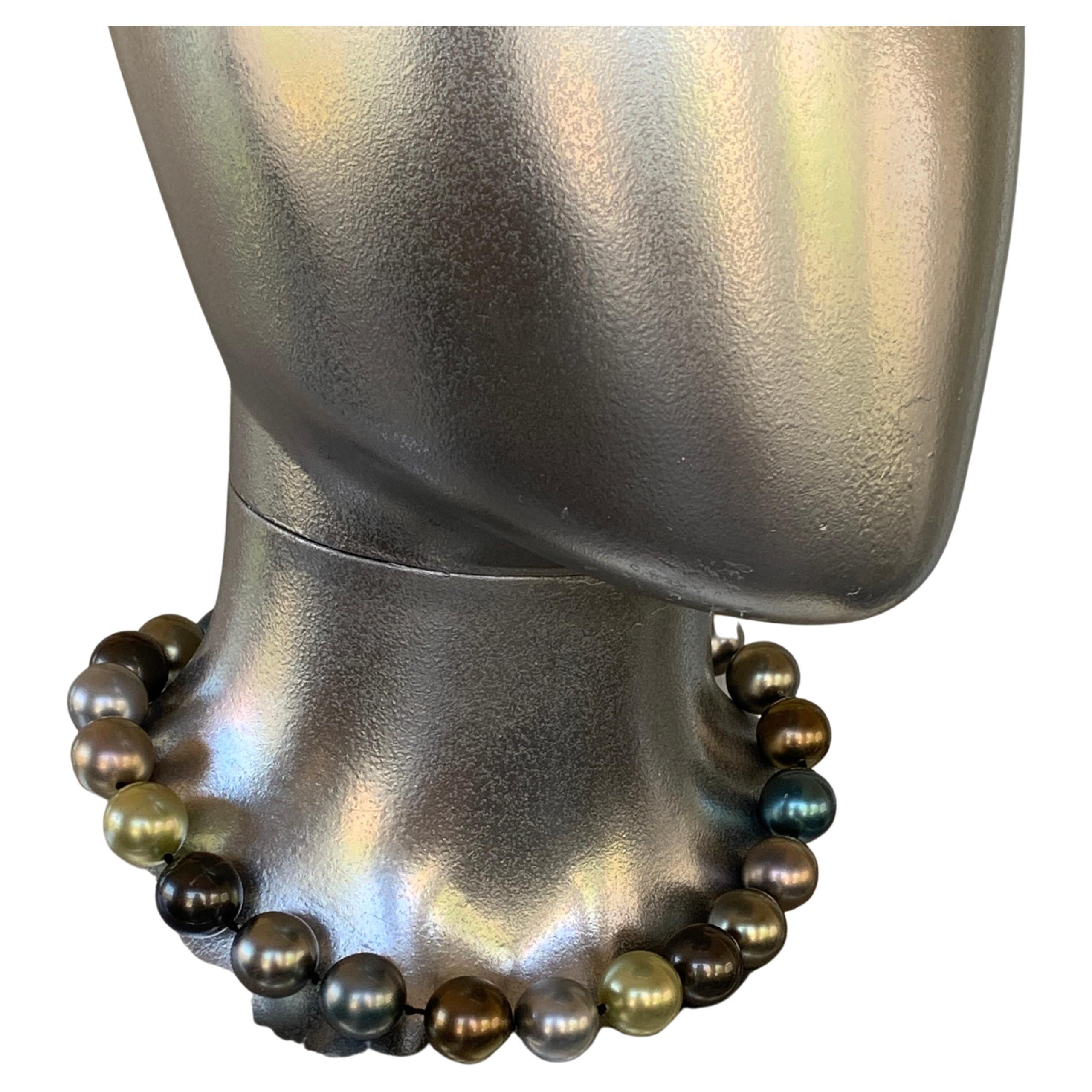 Blau-Grün-Bronze-Silber Glamouröses Kunstperlenhalsband mit Pavé-Strasssteinen im Angebot