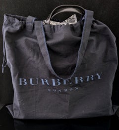 Burberry Nova-Tasche mit Karomuster und Tragegriff