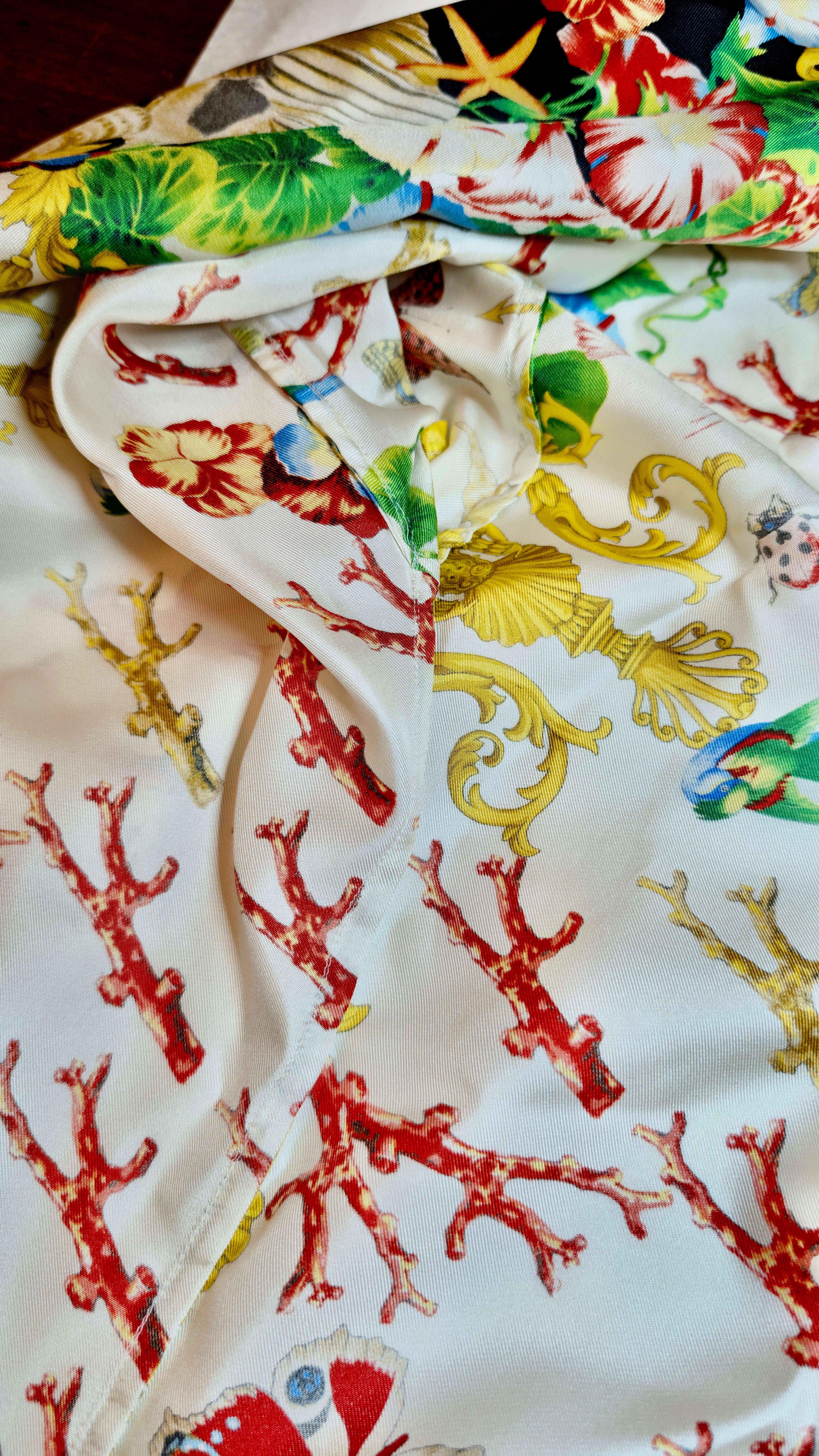 GIANNI VERSACE Camisa de seda coral en venta 4