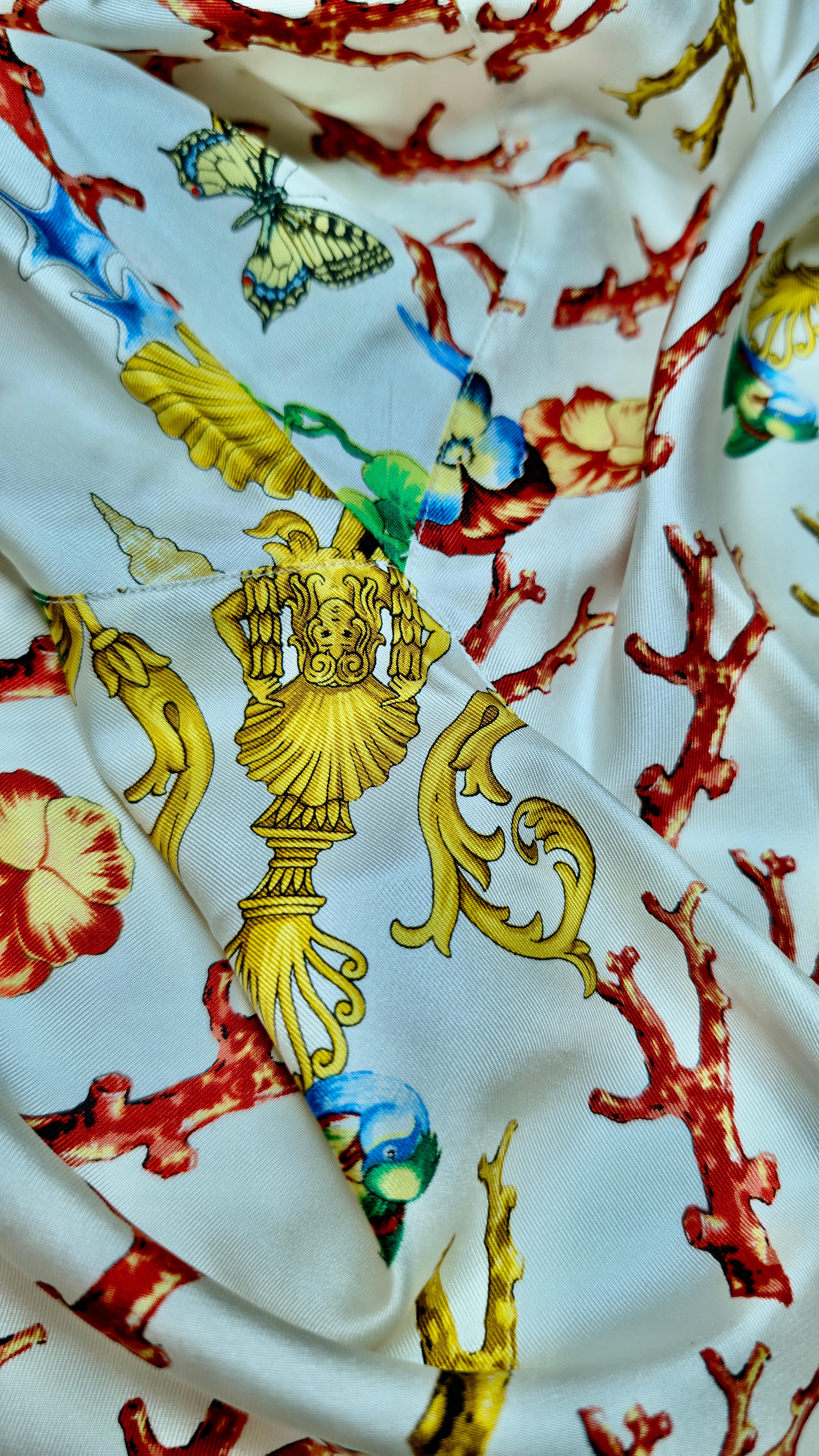 GIANNI VERSACE Camisa de seda coral en venta 7