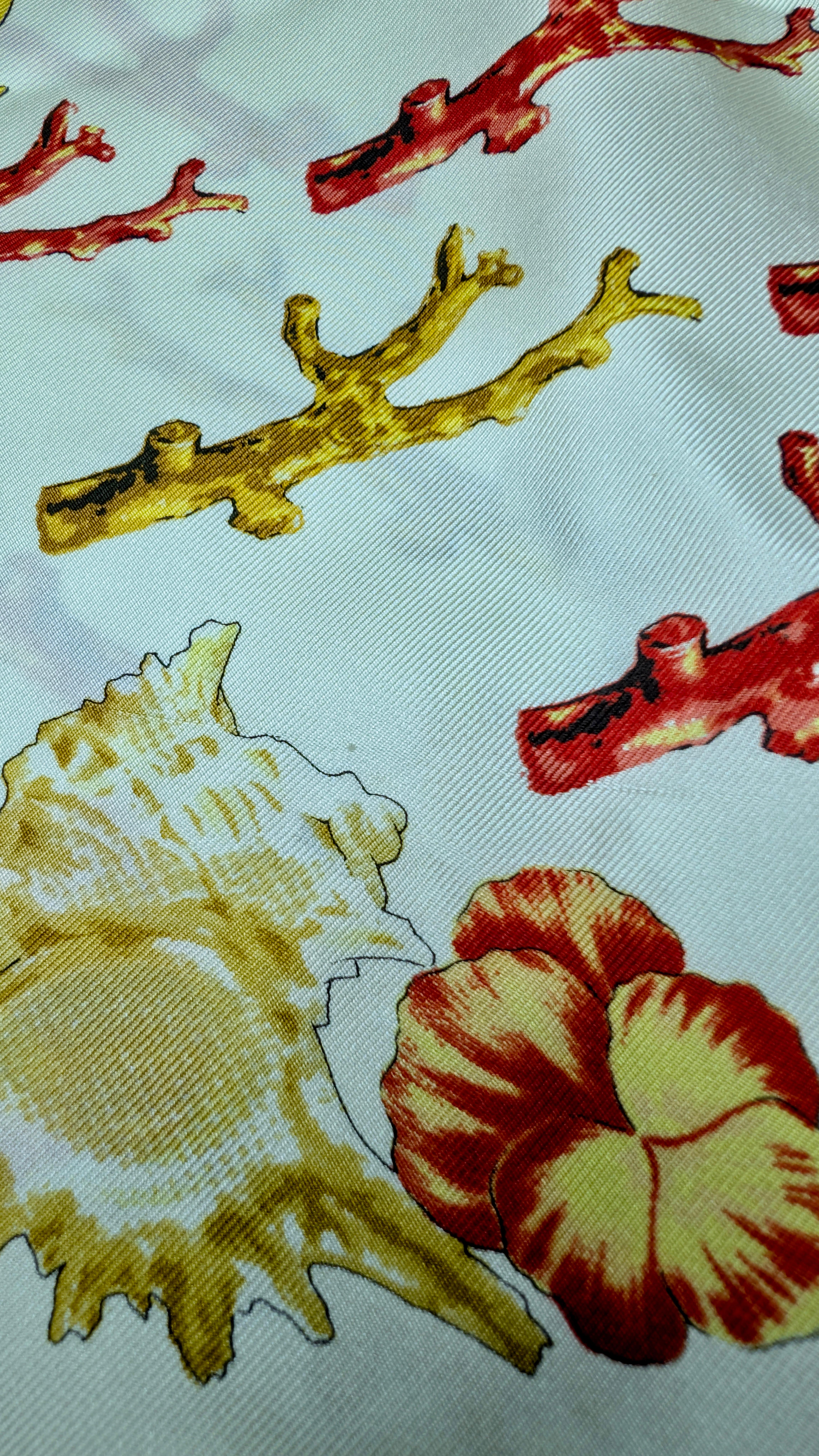 GIANNI VERSACE Camisa de seda coral en venta 11