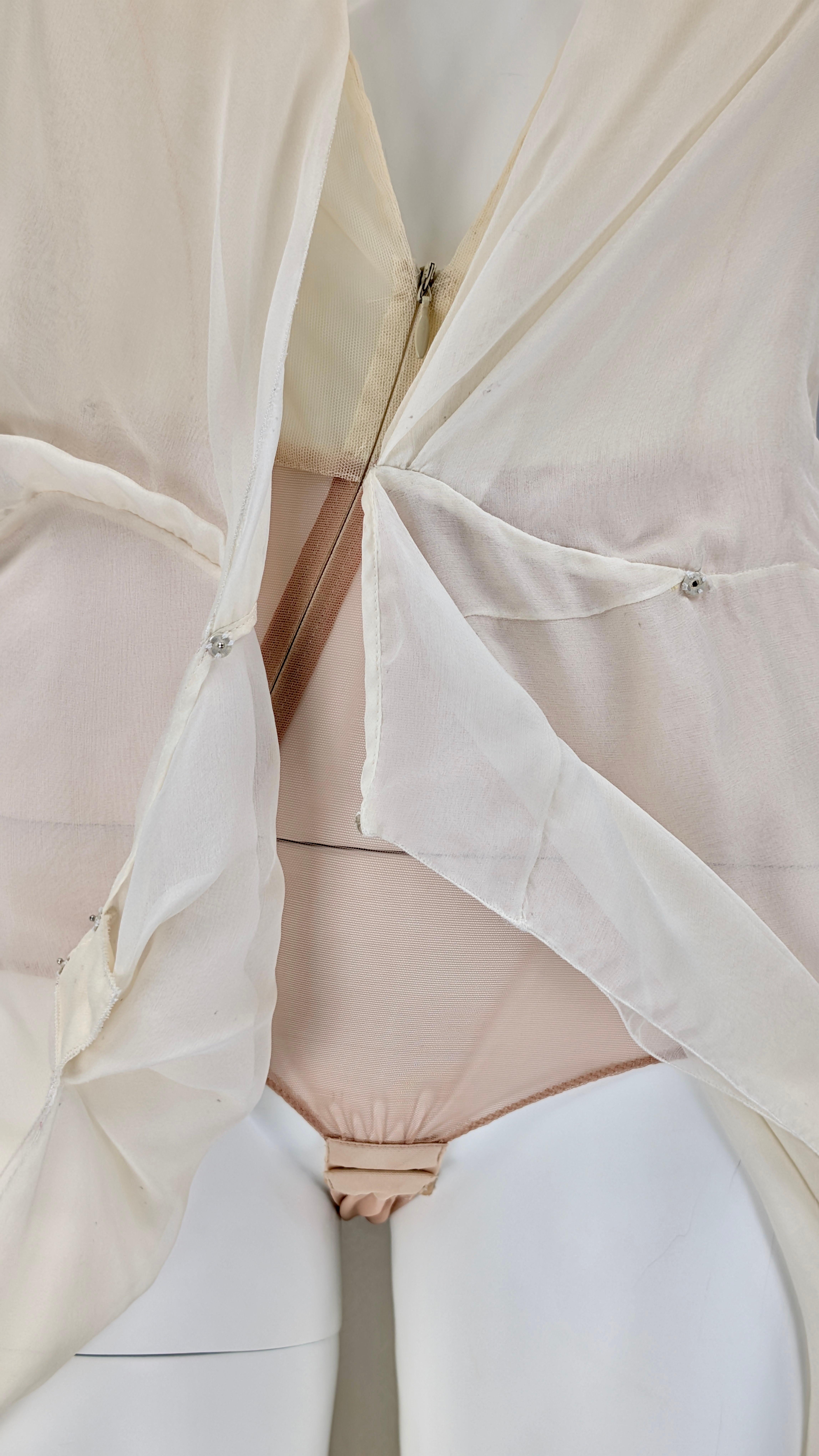 Gianni Versace Couture robe en soie blanc glacier années 90 en vente 5