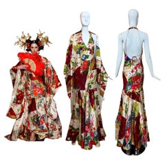 Vestido largo de seda con pedrería de SUE WONG, colección de pasarela de 2005, con... Chal