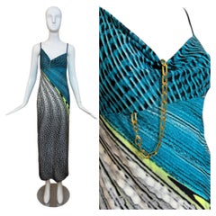 Vestido largo de ROBERTO CAVALLI de la colección Vintage 2001, con estampado psicodélico y detalles de cadenas