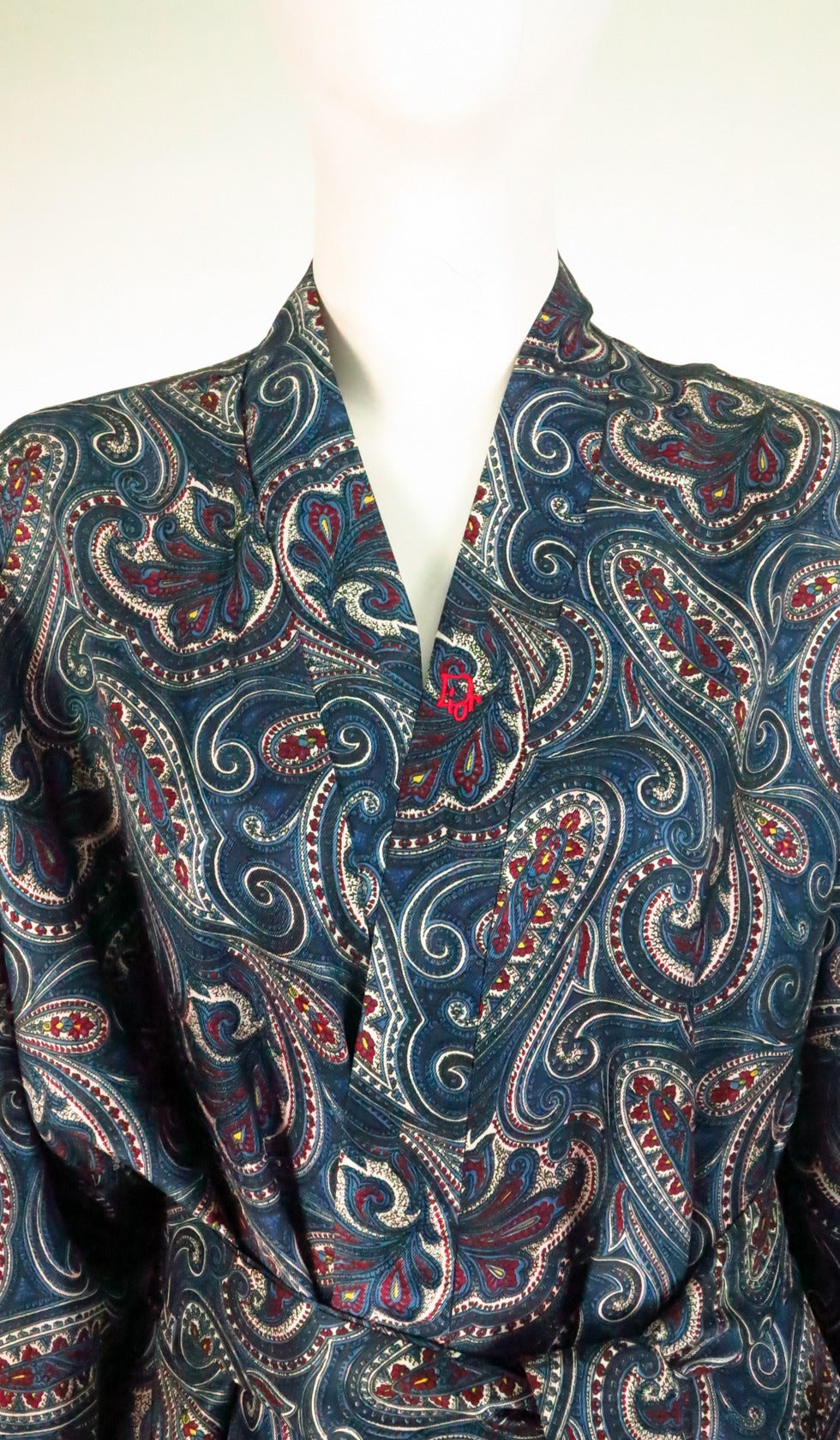 Christian Dior robe de chambre, paisley kimono style robe in shades of blue...Wrap front with tie belt with belt loops...Two hip front patch pockets...Fully lined in red synthetic satin...In excellent condition...Marked one size...Fabric feels like