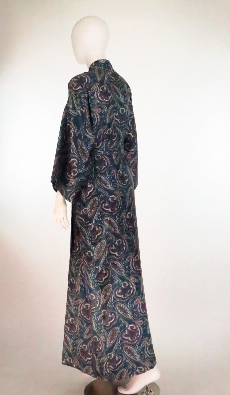 Christian Dior paisley robe In Excellent Condition In West Palm Beach, FL