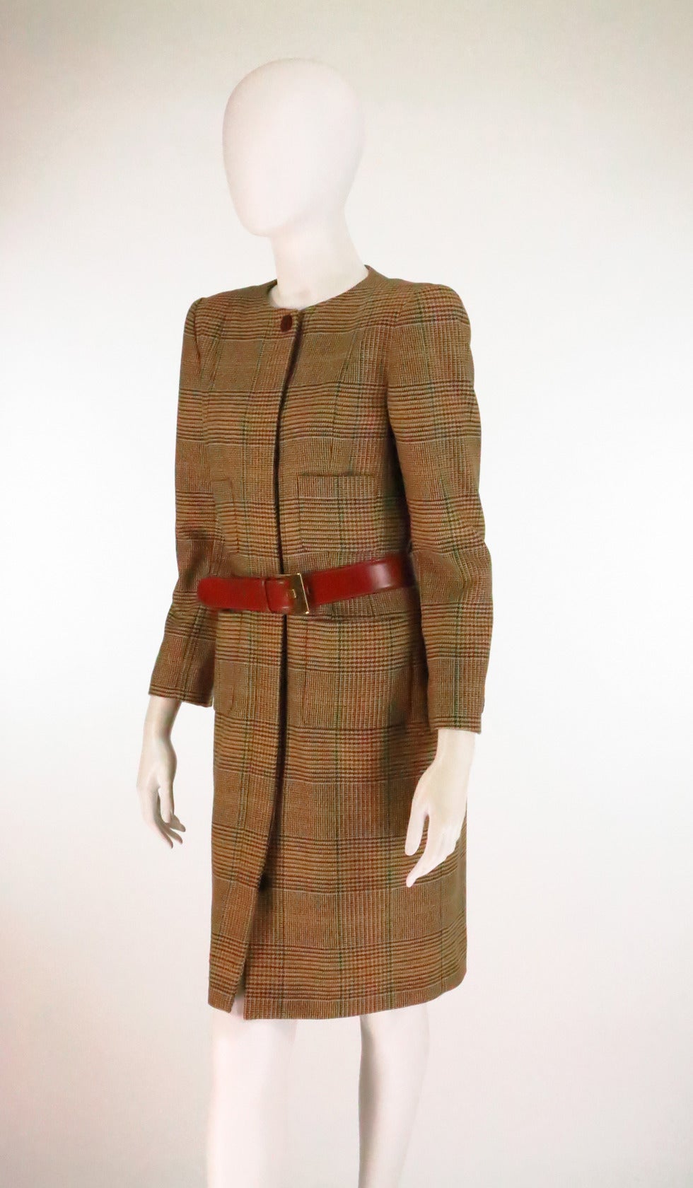 Oscar de la Renta wool plaid 4 pocket coat dress...Round neck, long sleeve dress is fully lined, closes at the front with hidden placket and leather buttons, there are hidden snaps...Long sleeves with a single leather button at each cuff...4 patch