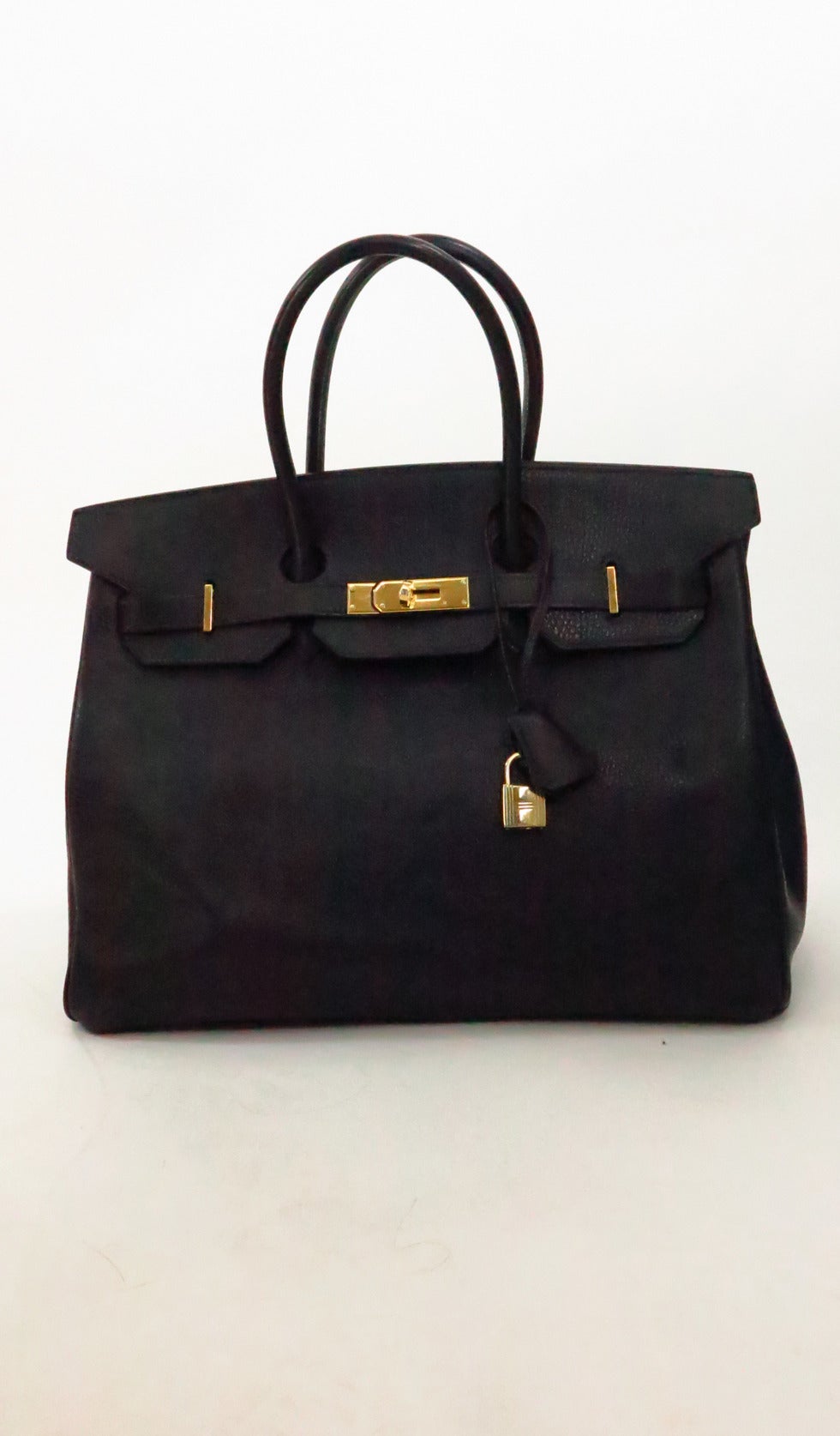 Hermes black Togo leather 35 cm Birkin handbag with gold hardware dated B in square,1998...Single inside zipper compartment...Togo is a scratch resistant leather that is made of calf leather that has a defined soft pebbled finish that appears raised