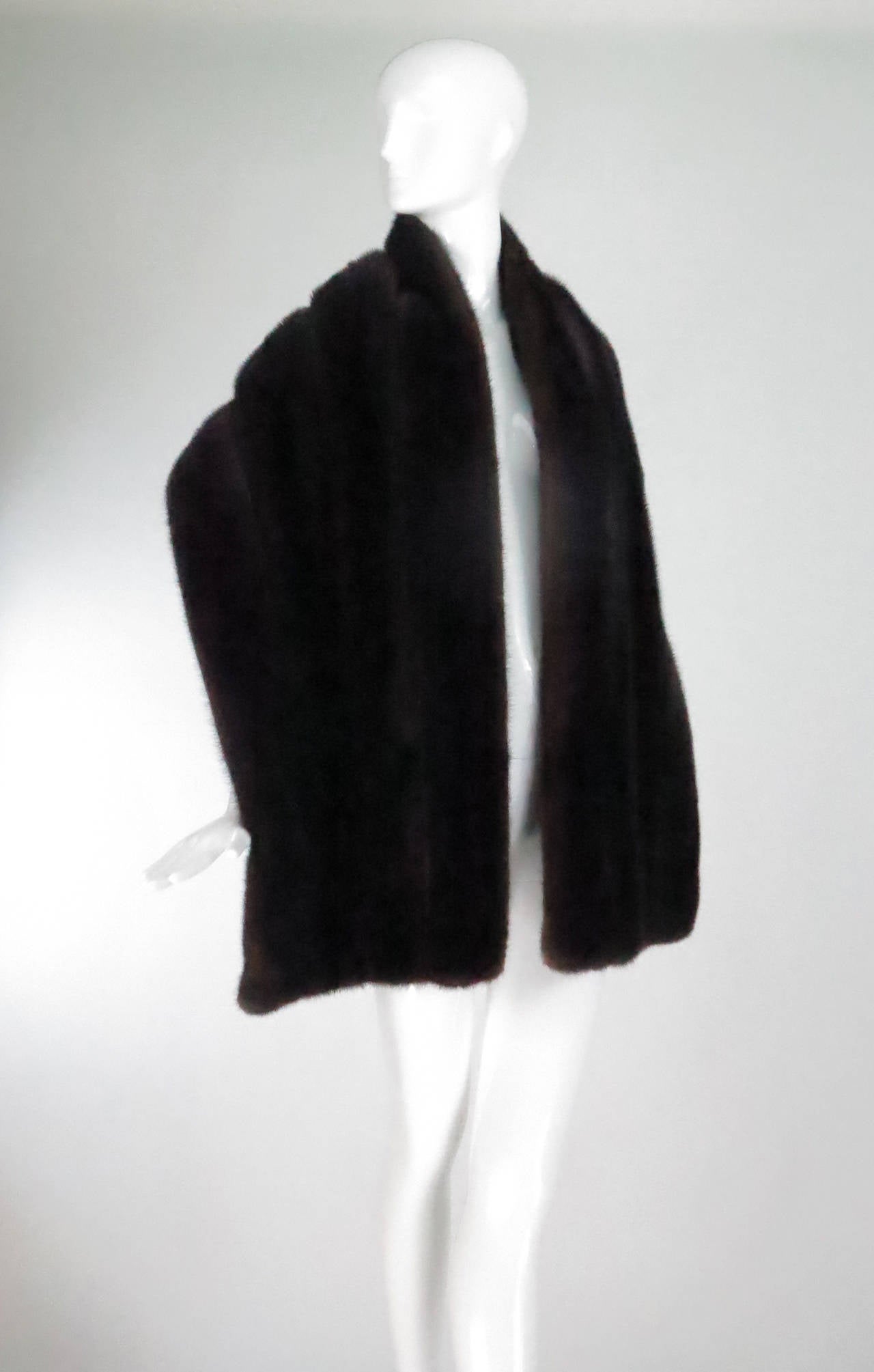 Dark chocolate brown mink fur stole from the 1950s...Inside pockets...Fully lined in brocade...Full supple skins with glistening guard hairs...

In excellent wearable condition... All our clothing is dry cleaned and inspected for condition and is