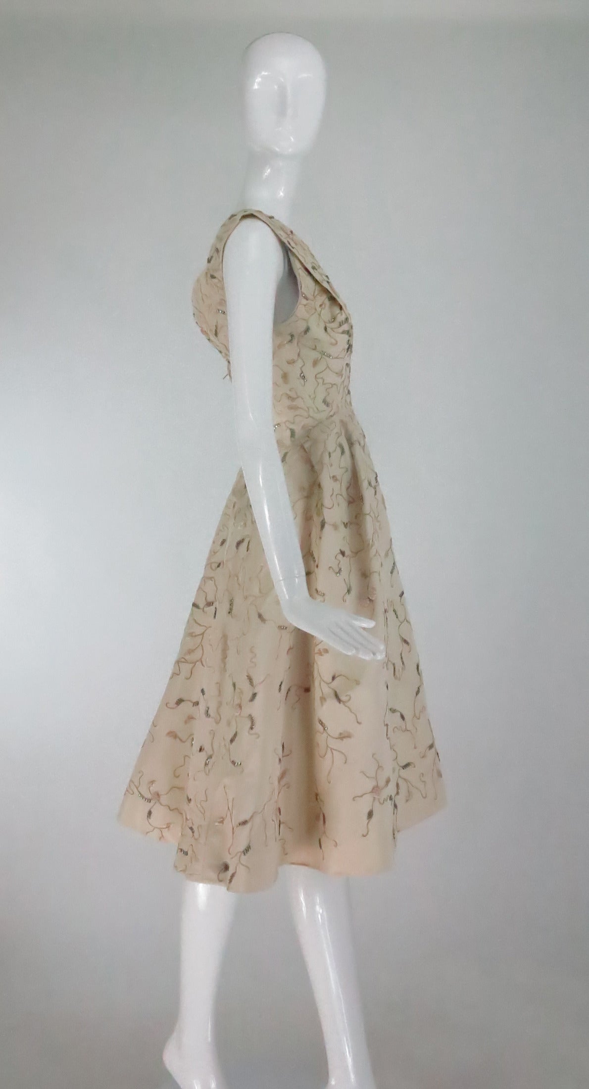 1950s Hattie Carnegie embroidered & beaded ivory silk cocktail dress In Excellent Condition In West Palm Beach, FL