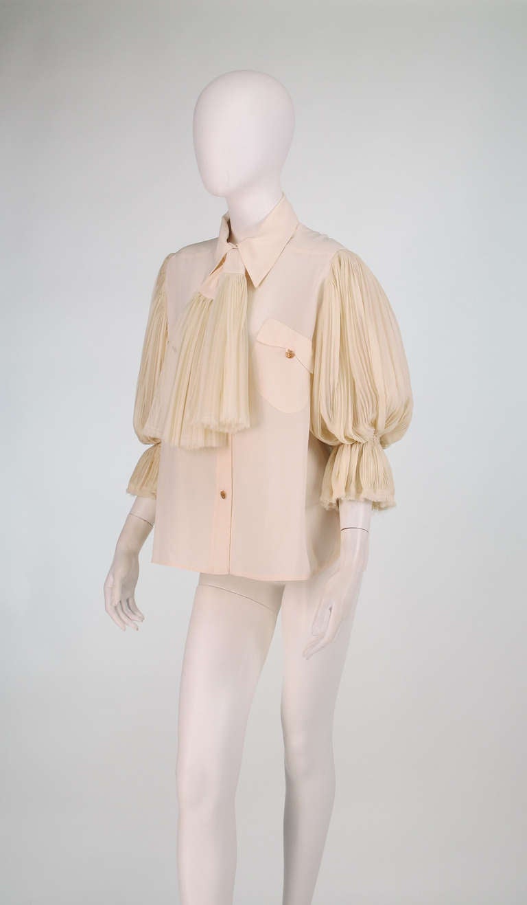 Fendi cream silk blouse with stock tie In Excellent Condition In West Palm Beach, FL