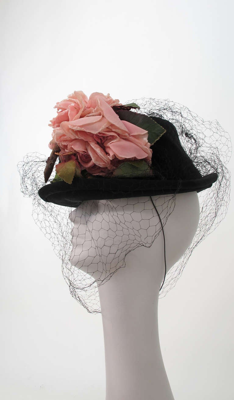 Legroux Soeurs black silk hat with silk velvet roses, 1950s  In Excellent Condition In West Palm Beach, FL