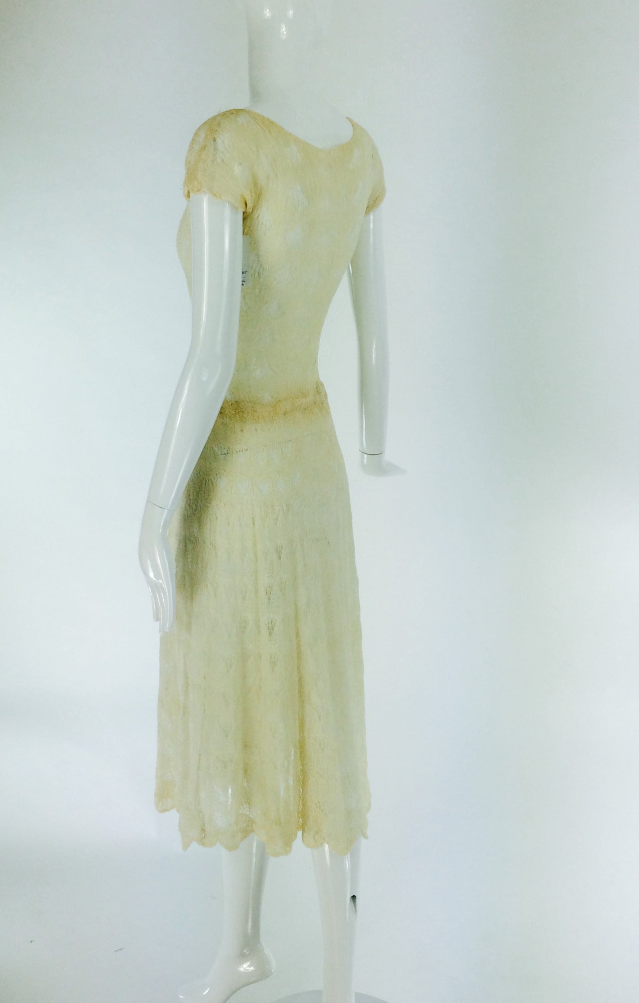 1930s Adia Woolf 20 Grosvenor St Mayfair London ivory crochet dress In Excellent Condition In West Palm Beach, FL