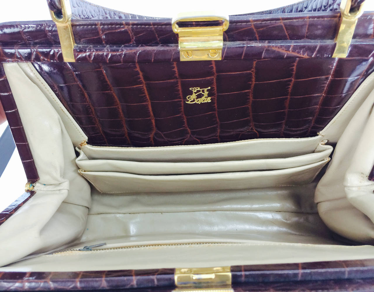 1960s Dofan chocolate brown glazed alligator handbag 2