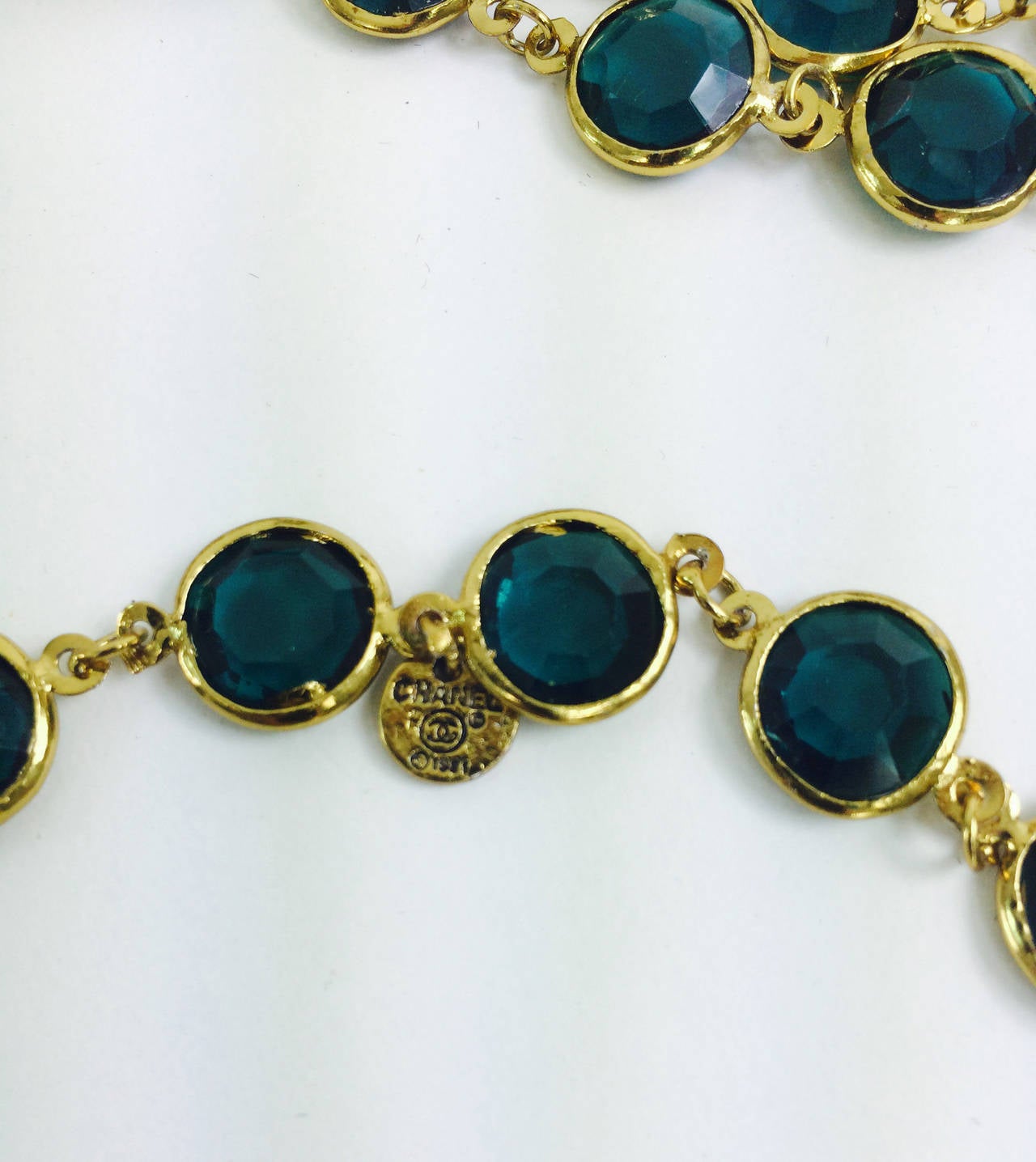 Iconic Chanel crystal chicklet necklace 1981 in green/teal In Excellent Condition In West Palm Beach, FL