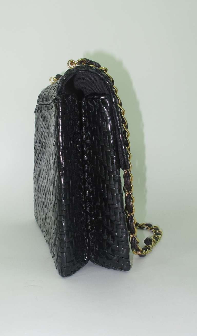 Chanel black lacquered wicker shoulder bag In Excellent Condition In West Palm Beach, FL