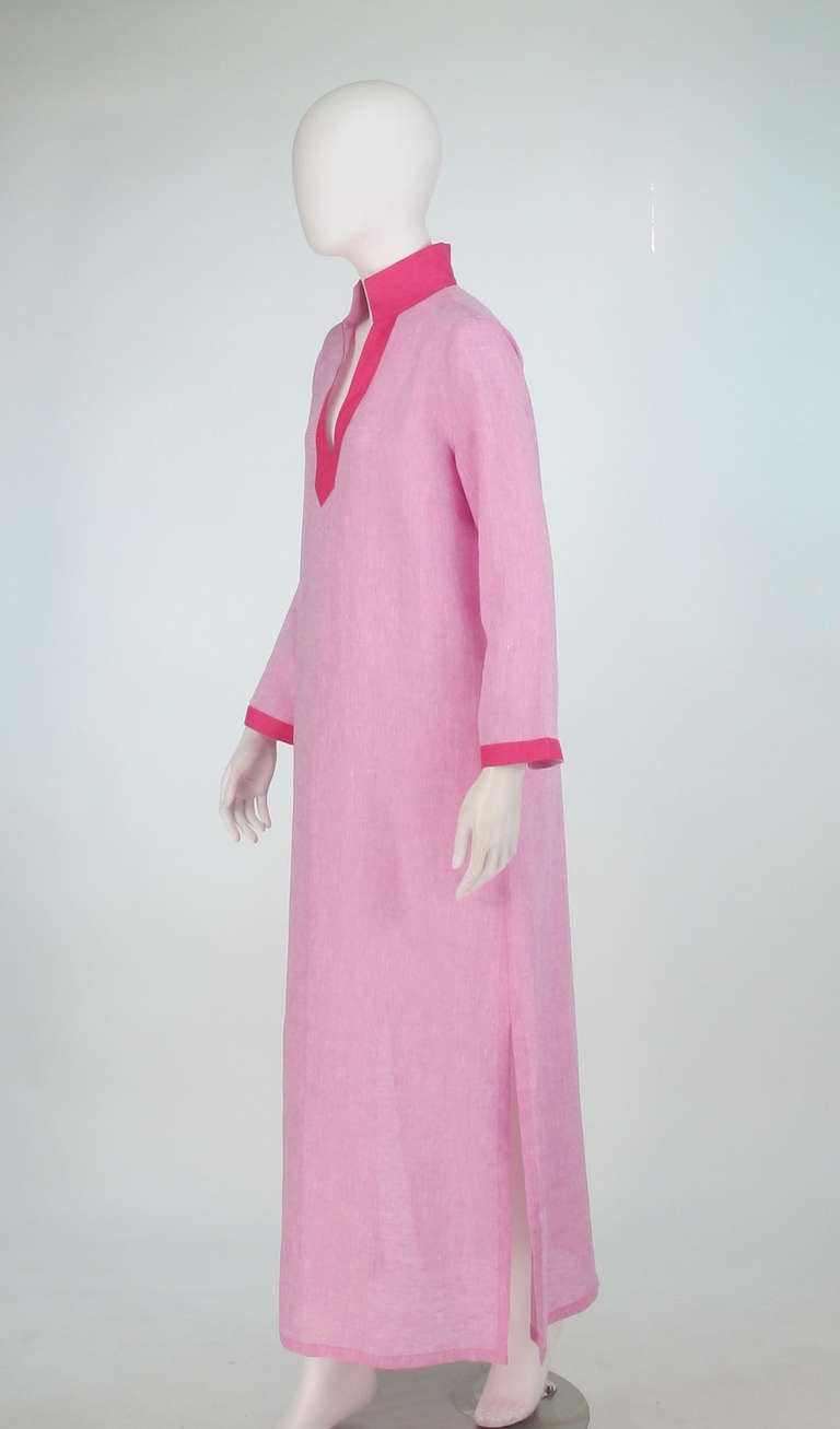 Loro Piana linen caftan in two shades of pink...Banded neck and cuff, side hem vents...Unlined...Never worn...Marked size 44EU...

In excellent unworn condition...Any condition issues will be noted...For visual comparison our mannequin is a size