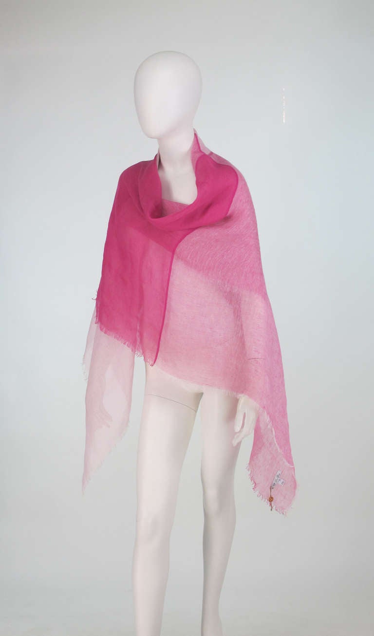 Loro Piana large linen shawl in shades of pink...Open weave 100% linen...Perfect for cool summer evenings...New never worn...

Measurements are:
56