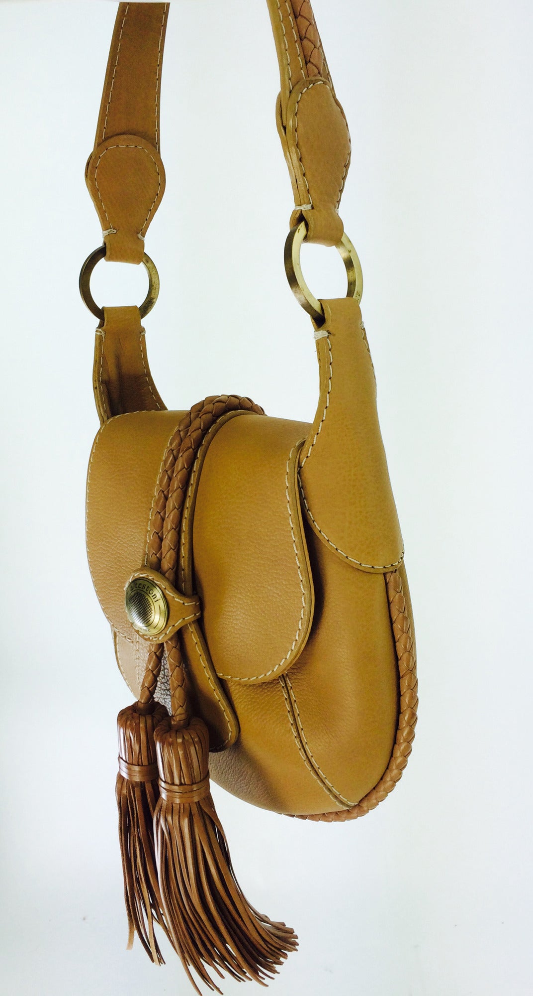 A. Testoni fringe tassel shoulder bag in caramel leather In Excellent Condition In West Palm Beach, FL