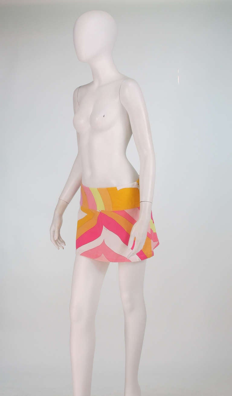 Pucci cotton poplin mini skirt, with a touch of spandex...Bright Pucci print...A line skirt, with hip yoke front and back...Closes at the side with a zipper and hook/eye...Unlined...Marked size 10US...Fits like a modern 4...

In excellent wearable