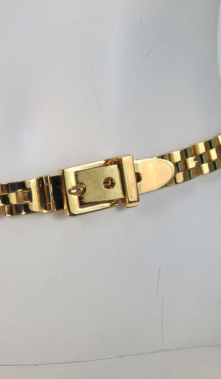 Sleek woven gold link belt by Gucci...Looks barely worn.

Measurements are:
29 1/2