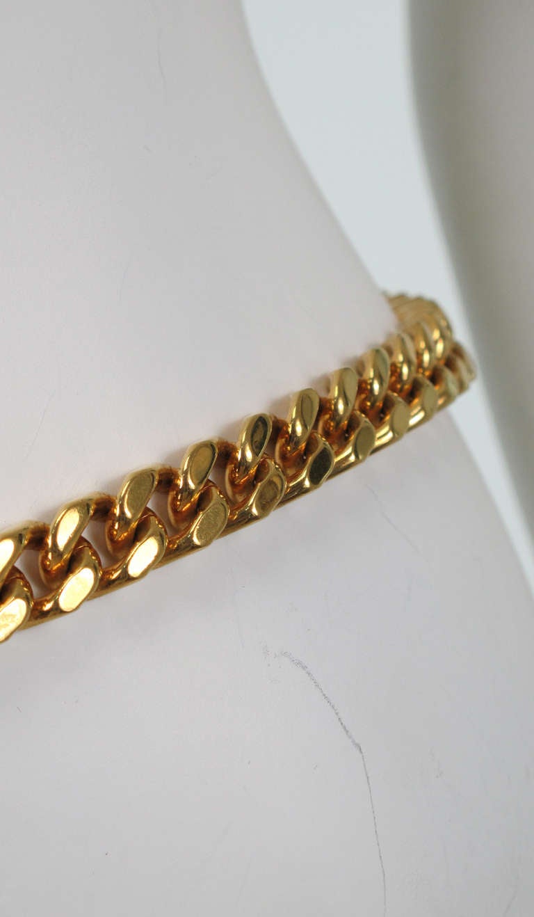 Chunky gold chain link belt by Gucci...Looks barely worn...

Measurements are:
29