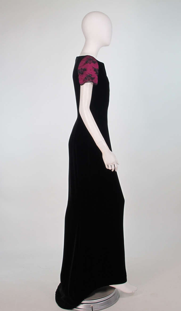 Black 1990s Oscar de la Renta black velvet gown
