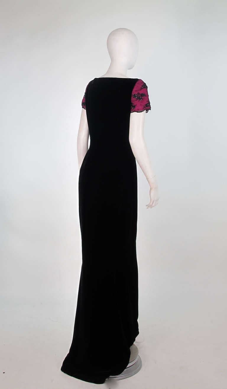 1990s Oscar de la Renta black velvet gown In Excellent Condition In West Palm Beach, FL