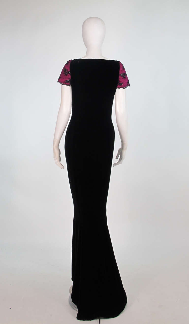 Women's 1990s Oscar de la Renta black velvet gown