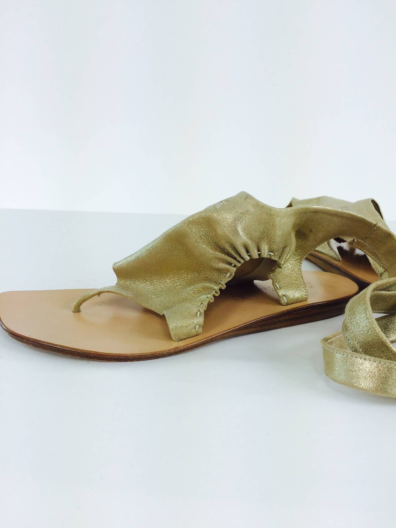 Henry Beguelin gold soft leather ankle wrap thong sandals 38 In Excellent Condition In West Palm Beach, FL
