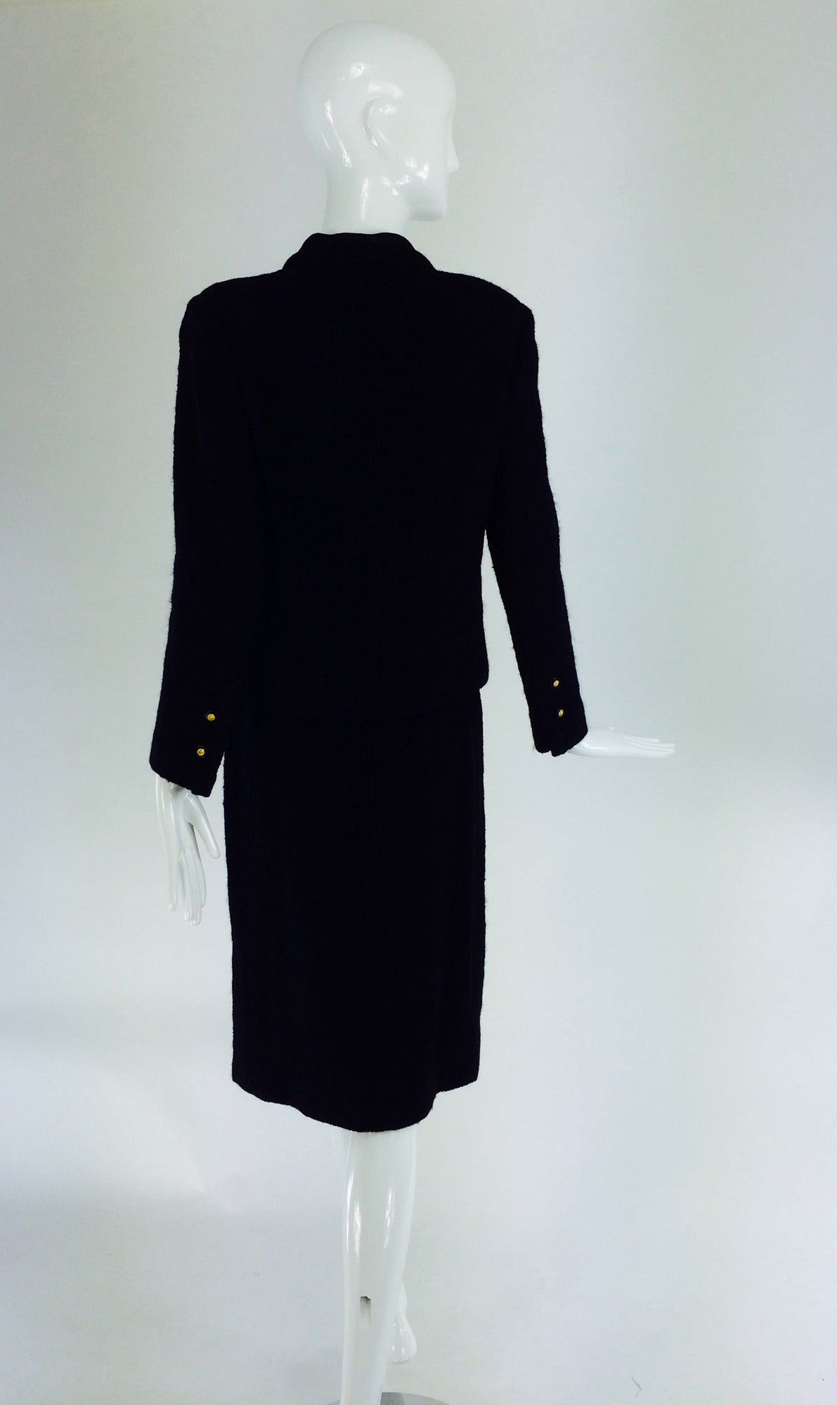 Women's Chanel Creations-Paris Black Boucle Wool Suit 1971 For Sale