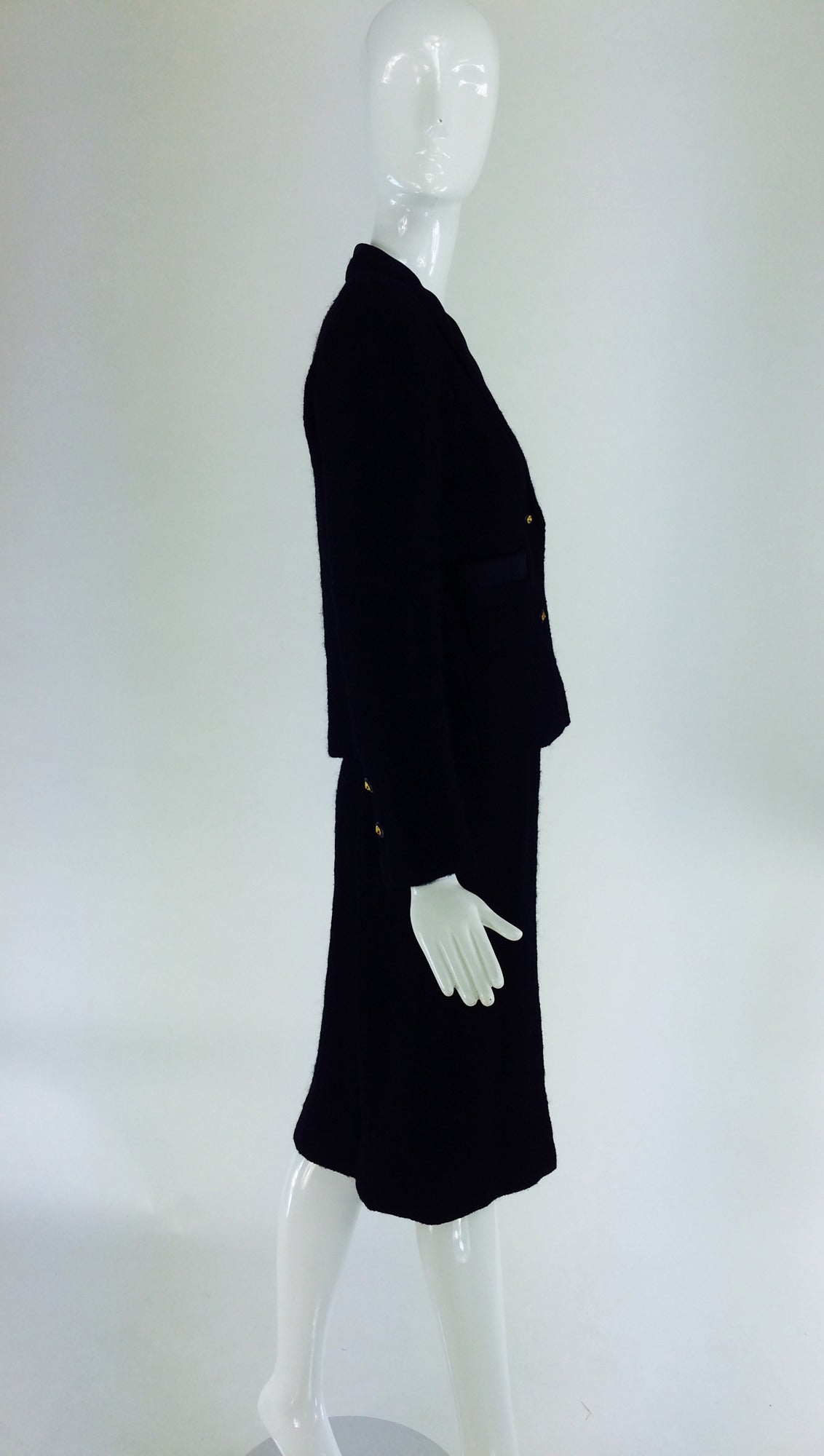 Chanel Creations-Paris Black Boucle Wool Suit 1971 In Excellent Condition For Sale In West Palm Beach, FL