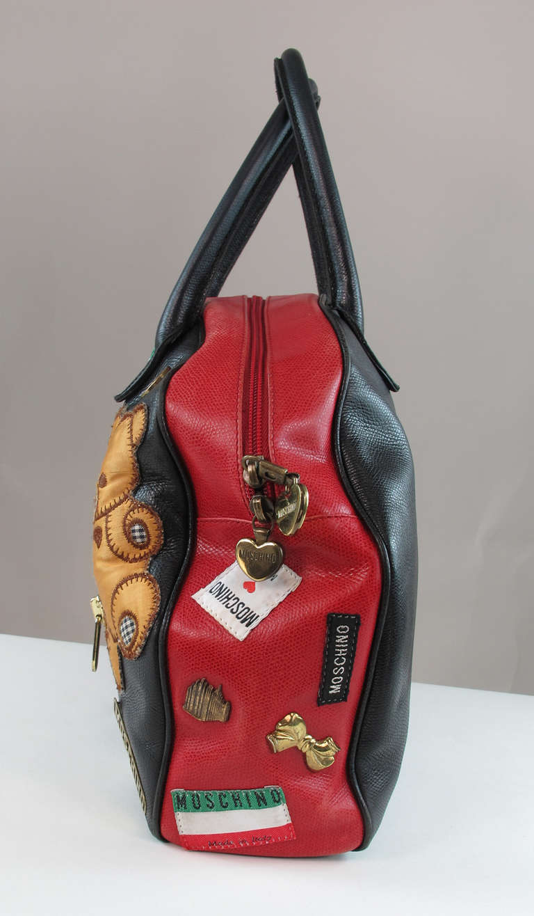 Rare 1980s Moschino Redwall applique charm leather bowler handbag In Excellent Condition In West Palm Beach, FL