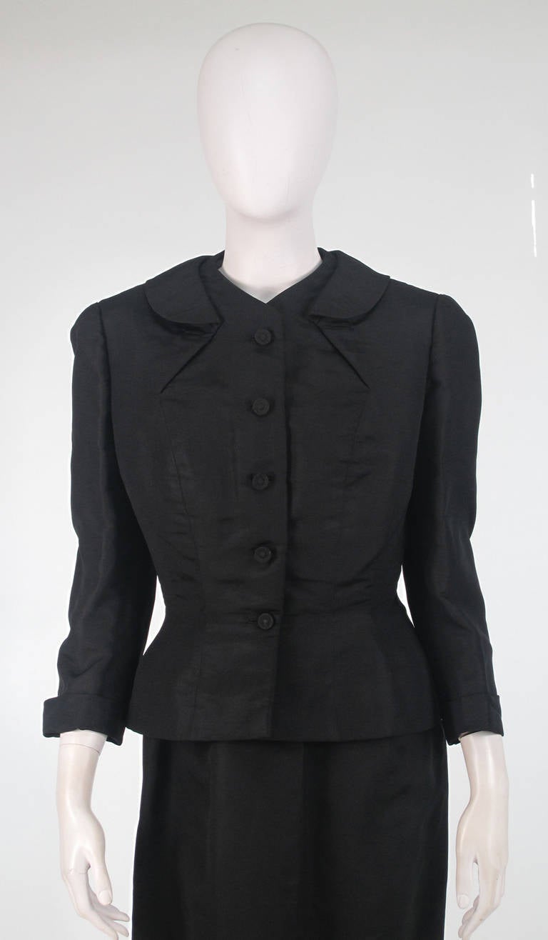 Hattie Carnegie was a one woman fashion revolution!!! She reinvented fashion as it was known in the US, beginning in 1909 when she and a friend opened  a tiny hat shop until her death in 1956, women's wear would never be the same...The years between