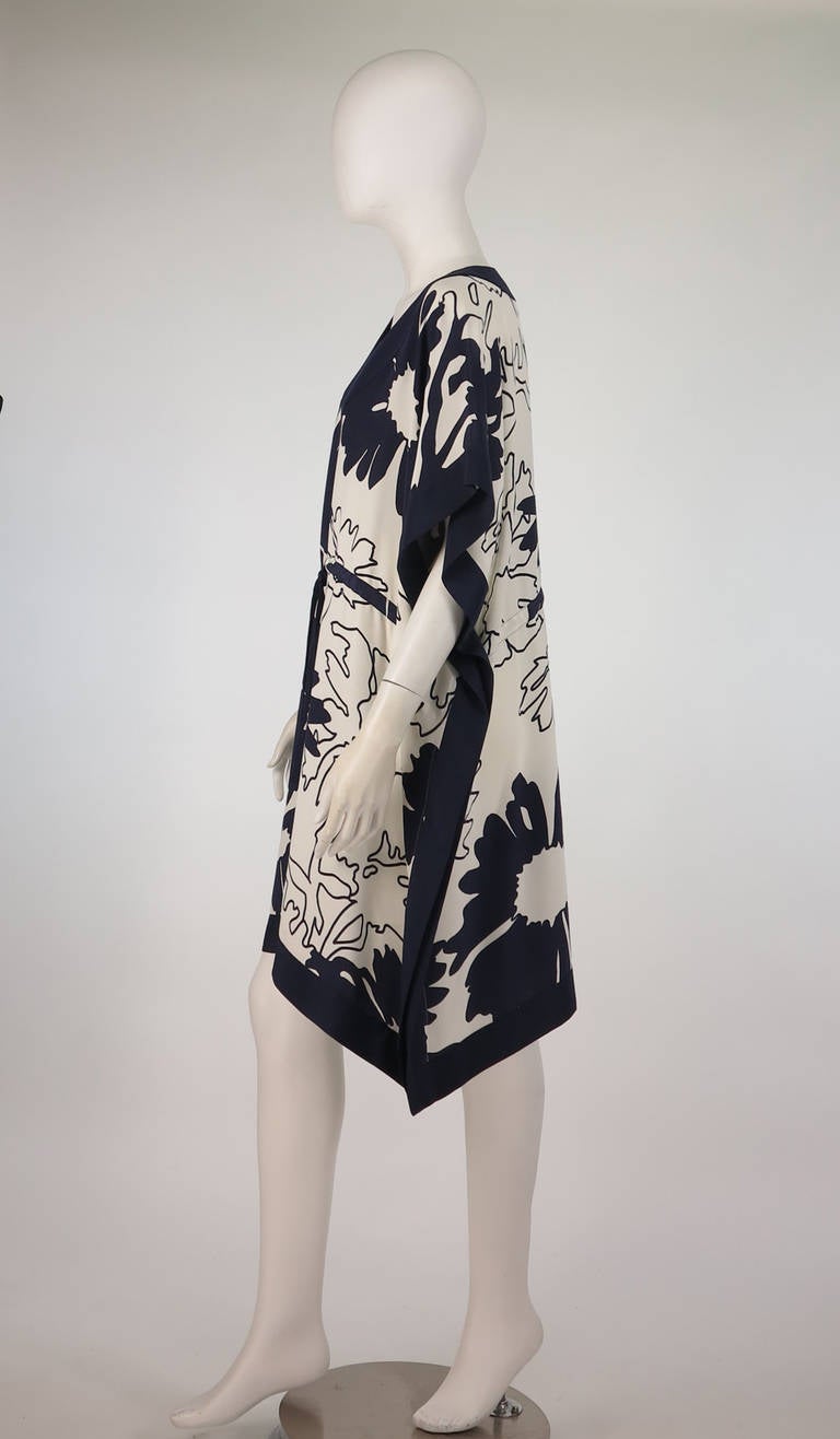 Jaeger London silk bold floral caftan tunic In Excellent Condition In West Palm Beach, FL
