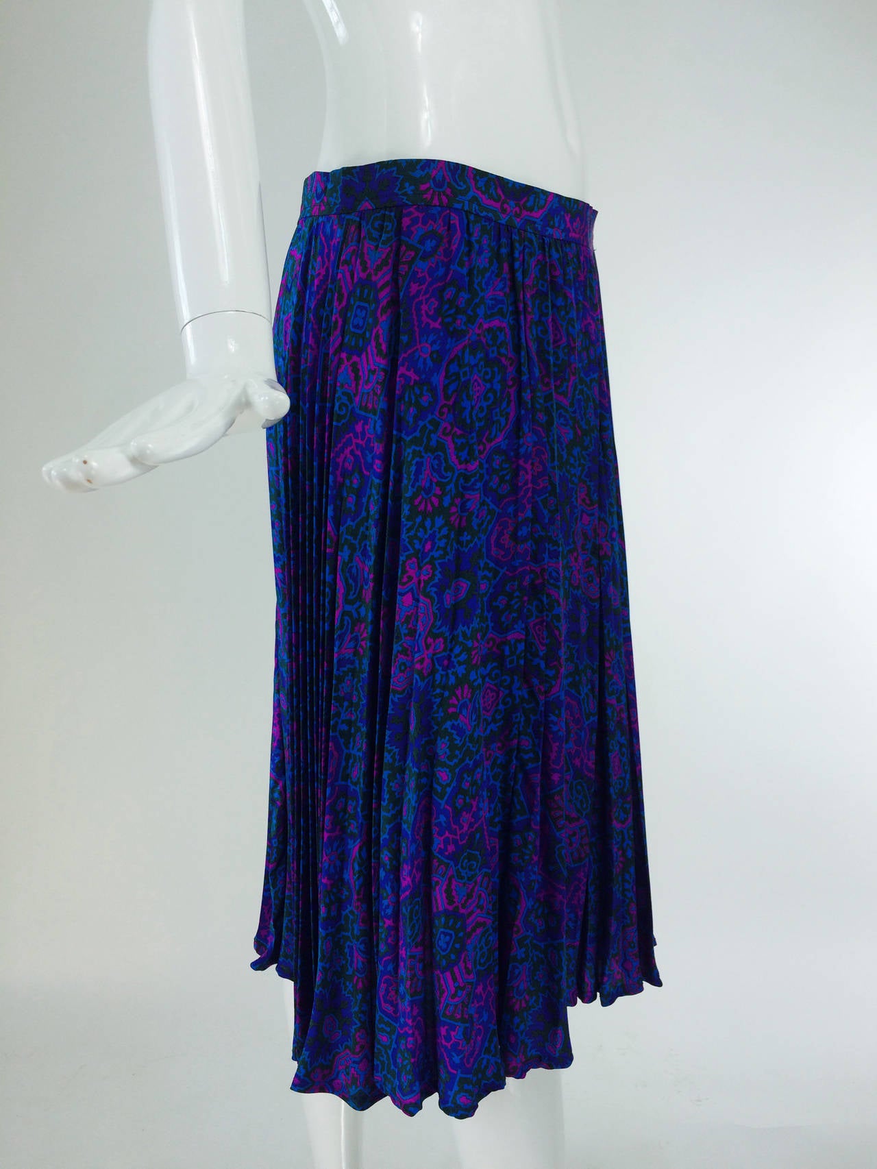 Women's Yves St Laurent YSL Rive Gauche Majorelle blue pleated silk skirt