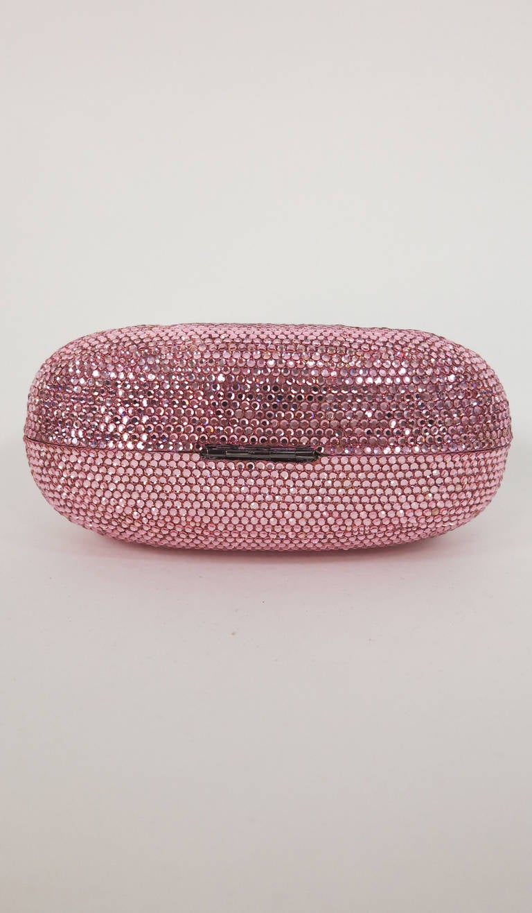 Pink crystal evening bag Finesse la Model In Excellent Condition In West Palm Beach, FL