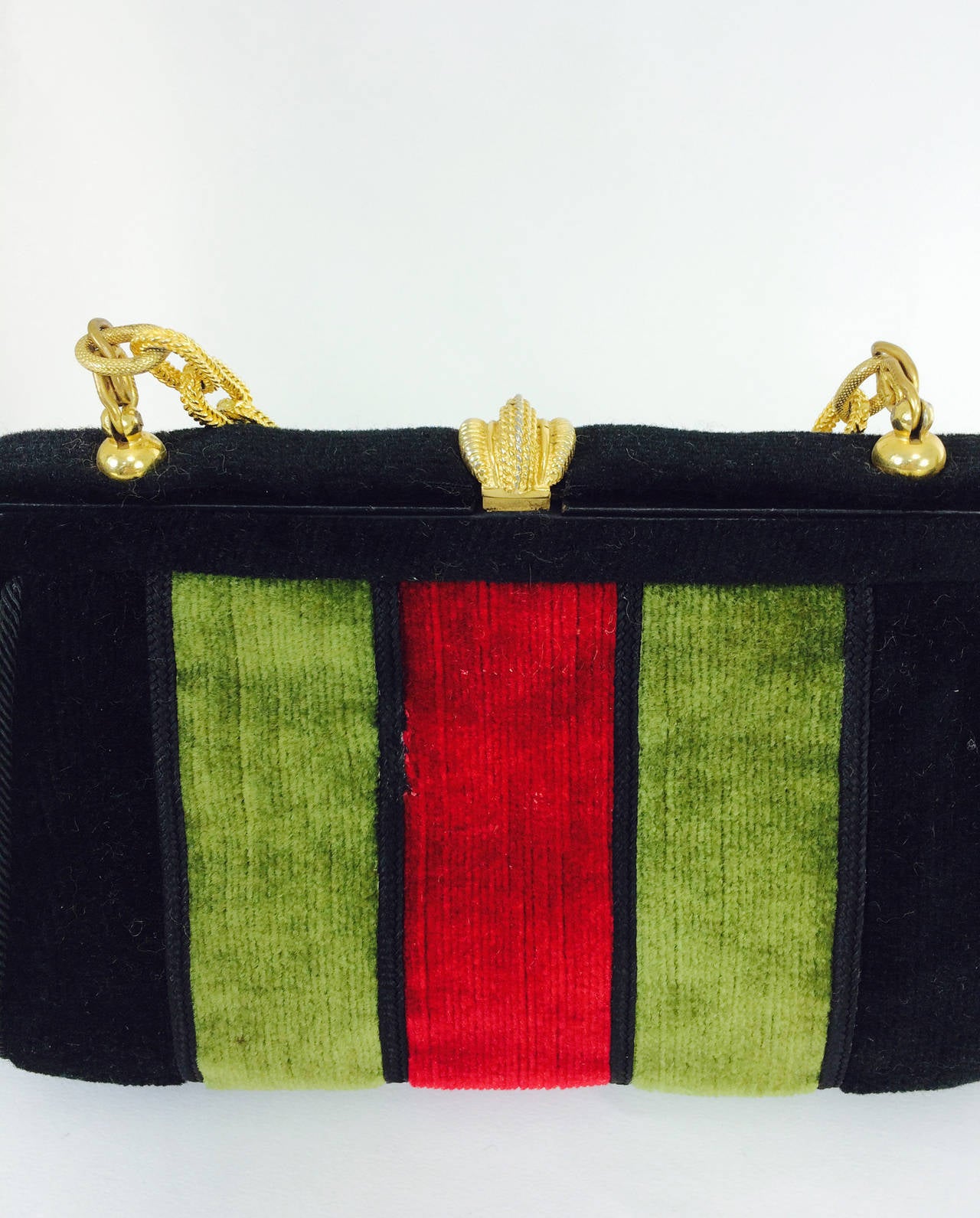 Velvet chain handle bag in red, black & green 1970s In Excellent Condition In West Palm Beach, FL