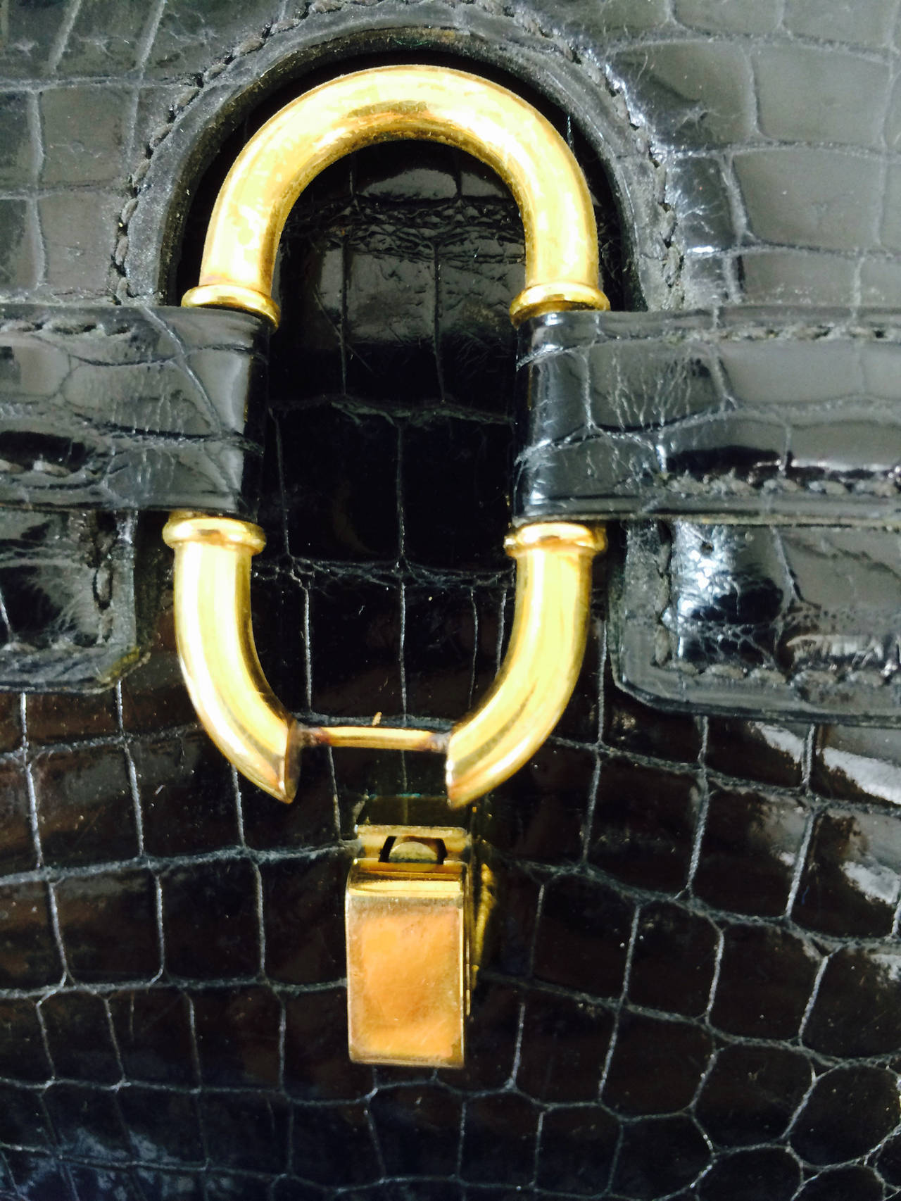 Crocodile shoulder bag with glazed black skins & gold plated hardware 1970s 5