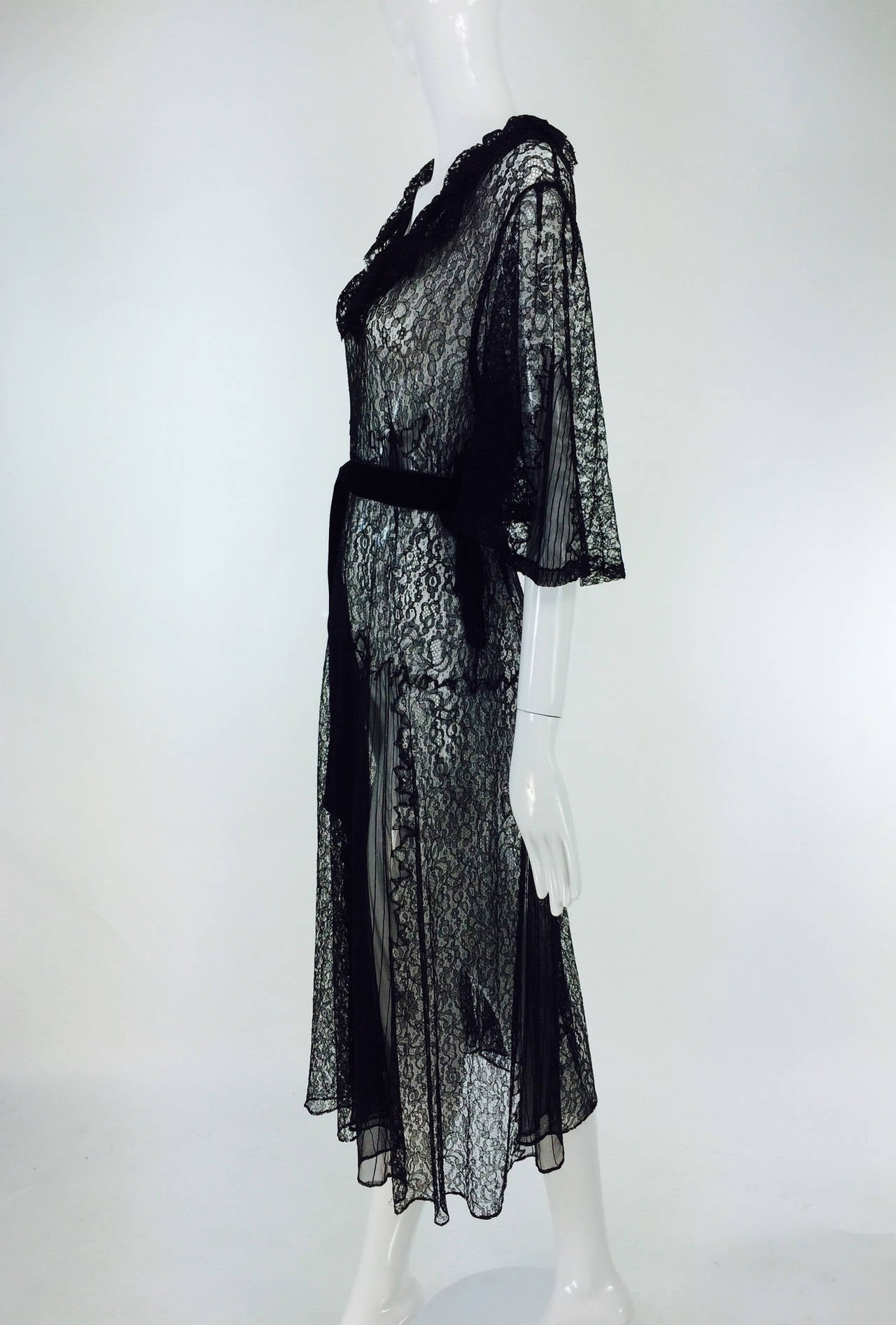 Black lace & chiffon dress from the 1940s 4