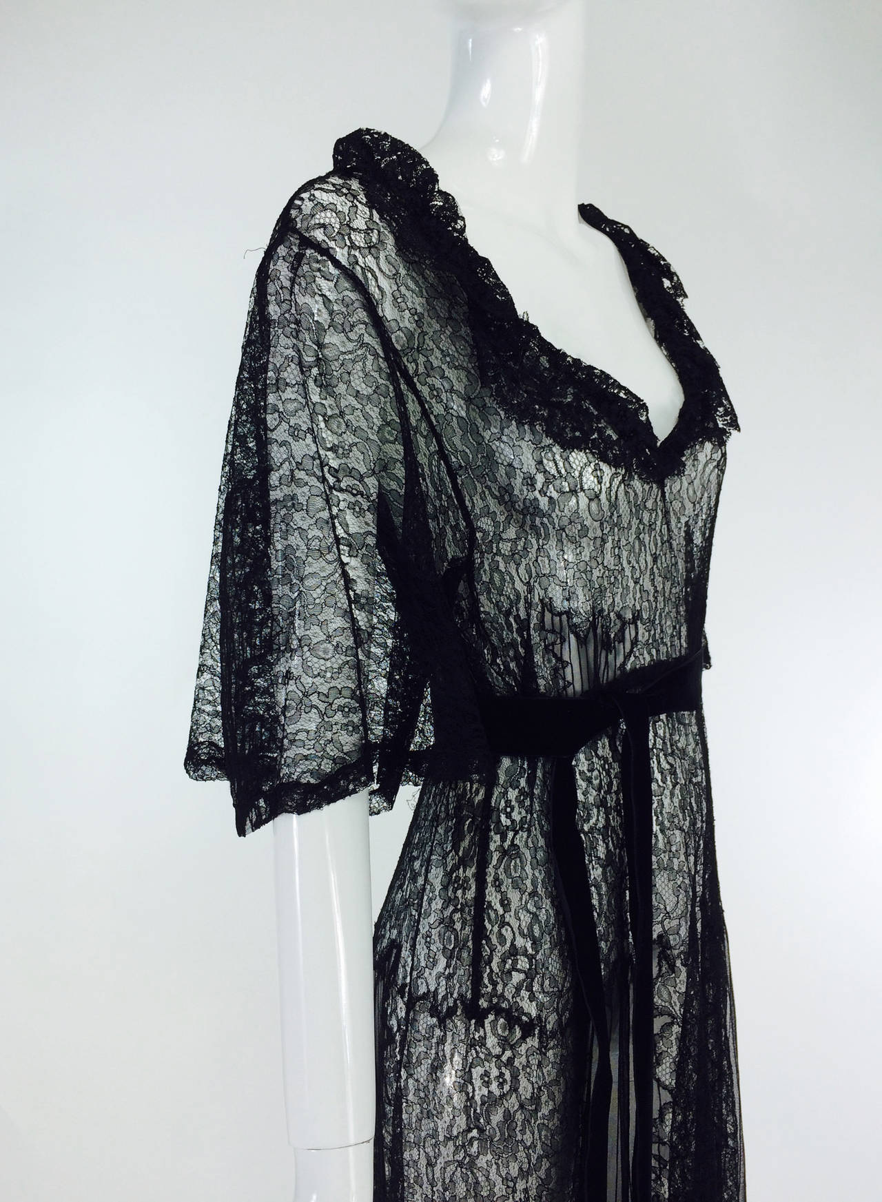 Black lace & chiffon dress from the 1940s In Excellent Condition In West Palm Beach, FL