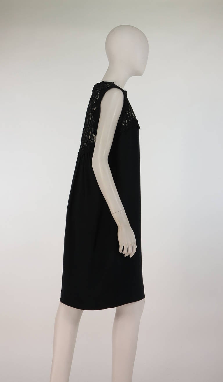 Bill Blass crepe & lace little black cocktail dress In Excellent Condition In West Palm Beach, FL