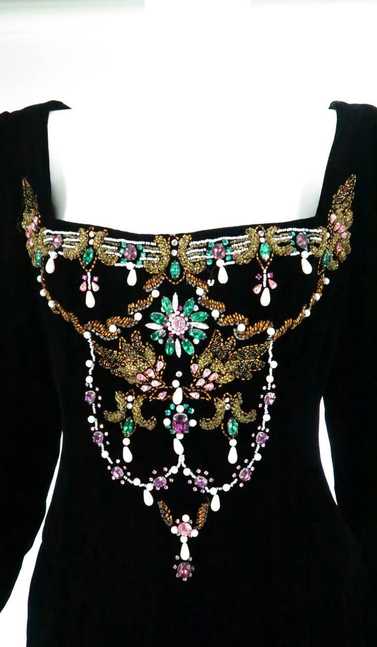 1990s Oscar de la Renta bejeweled black velvet evening gown 4