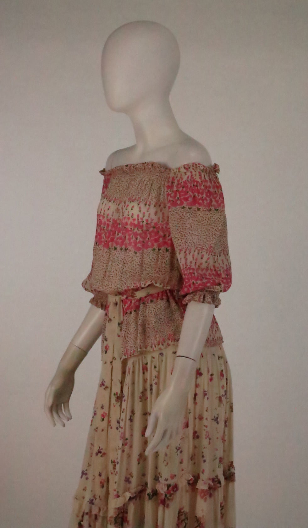 Rare 60s label Mushroom by Perlei London romantic floral pesant dress In Excellent Condition In West Palm Beach, FL