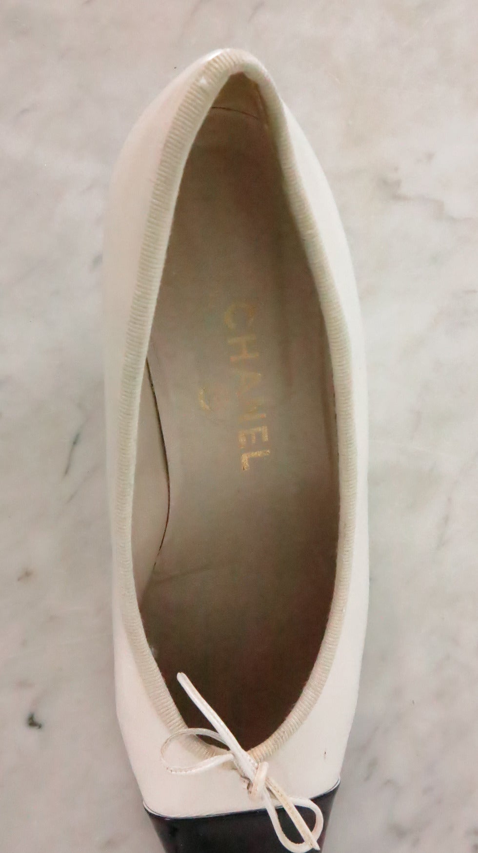 Chanel mini Louis heel pumps in black & bone 40 2