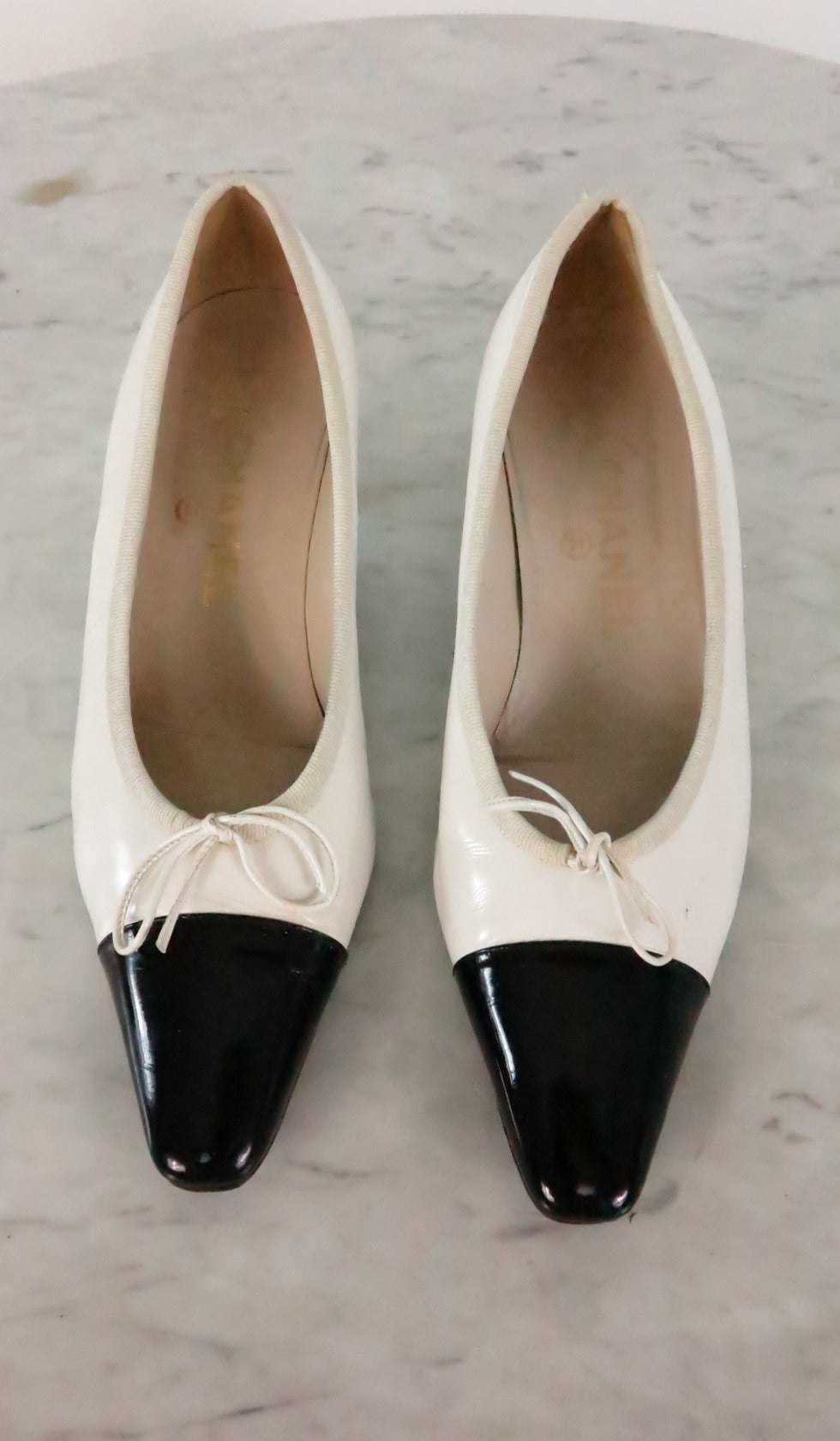 Chanel mini Louis heel pumps in black & bone 40 3