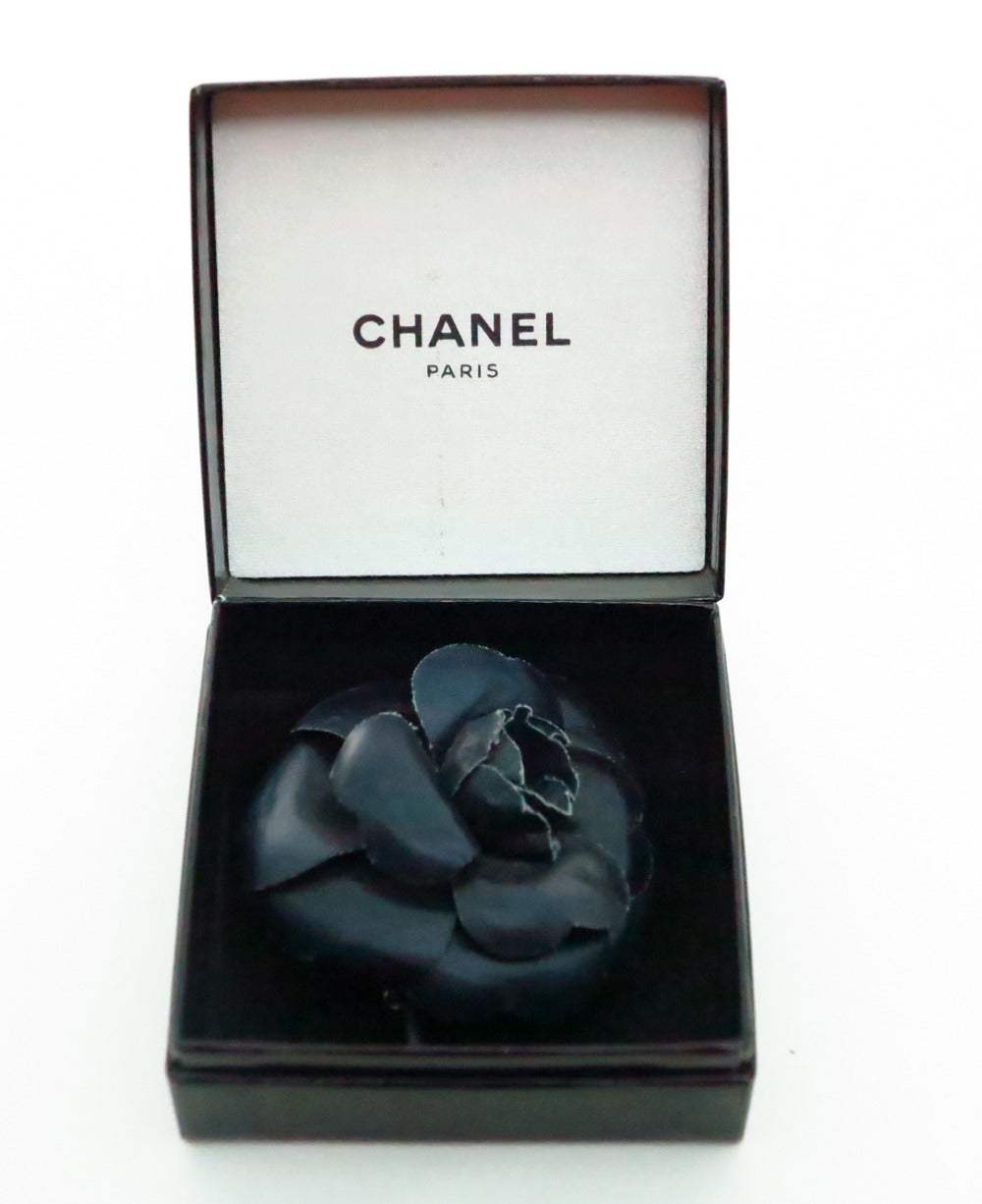 1990s Chanel navy blue Camilla flower pin with box In Excellent Condition In West Palm Beach, FL