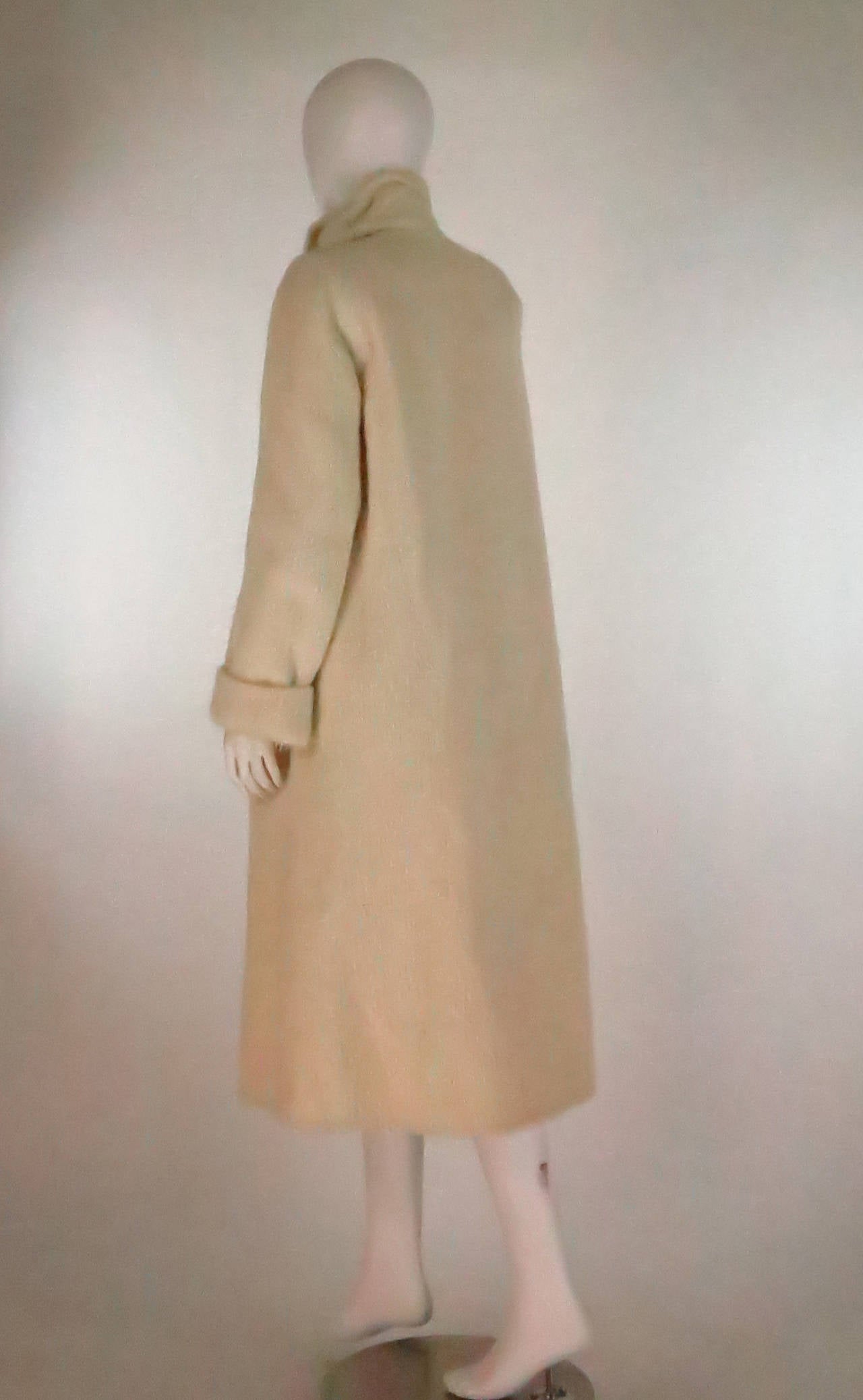 Agnona Altuna Italy winter white double face alpaca coat In Excellent Condition In West Palm Beach, FL