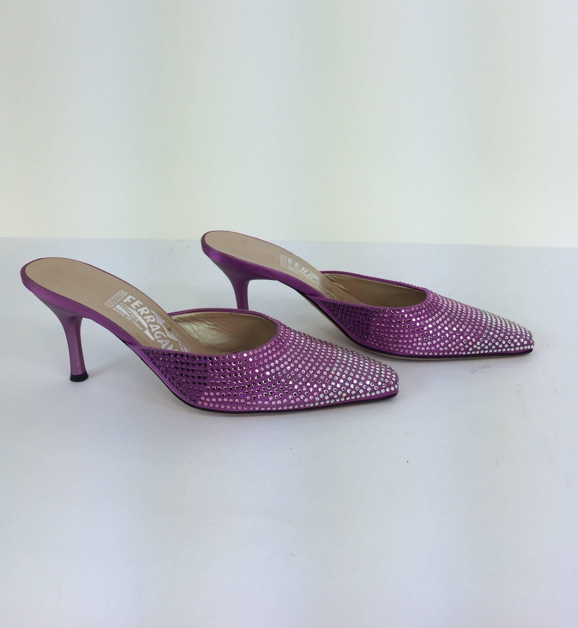 Ferragamo hot pink satin & Swarovski crystal high heeled mules 7 In Excellent Condition In West Palm Beach, FL